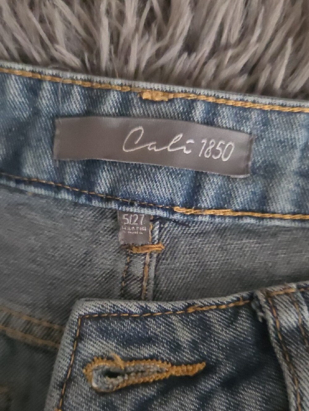 High-Rise barrel/baggy Jeans in Washed Blue - Picture 4 of 4